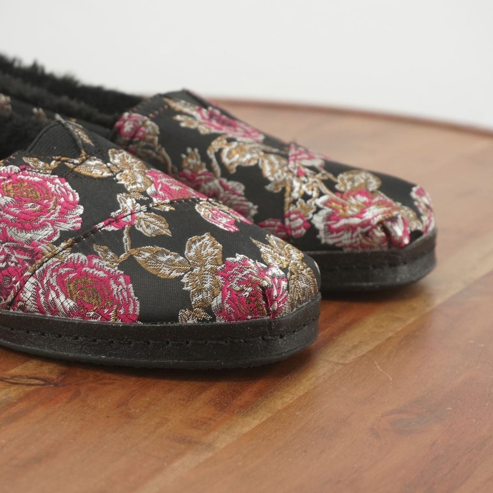 TOMS Floral Slippers Faux Fur Lined Slip On Comfort Shoes Floral Satin Womens 6 - Picture 2 of 9